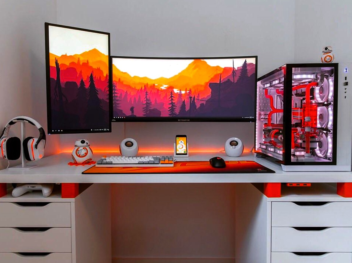 10 Accessories for your Gaming Desk Setup 