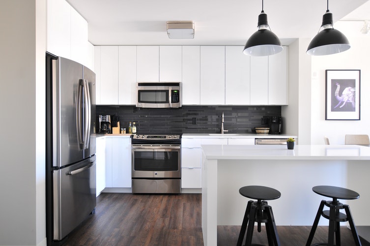 black and white kitchen decor