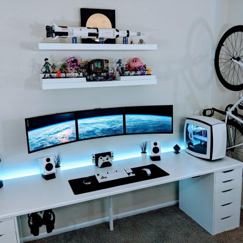 What a cool gaming setup idea 💖✨  Game room design, Gaming room setup,  Game room decor