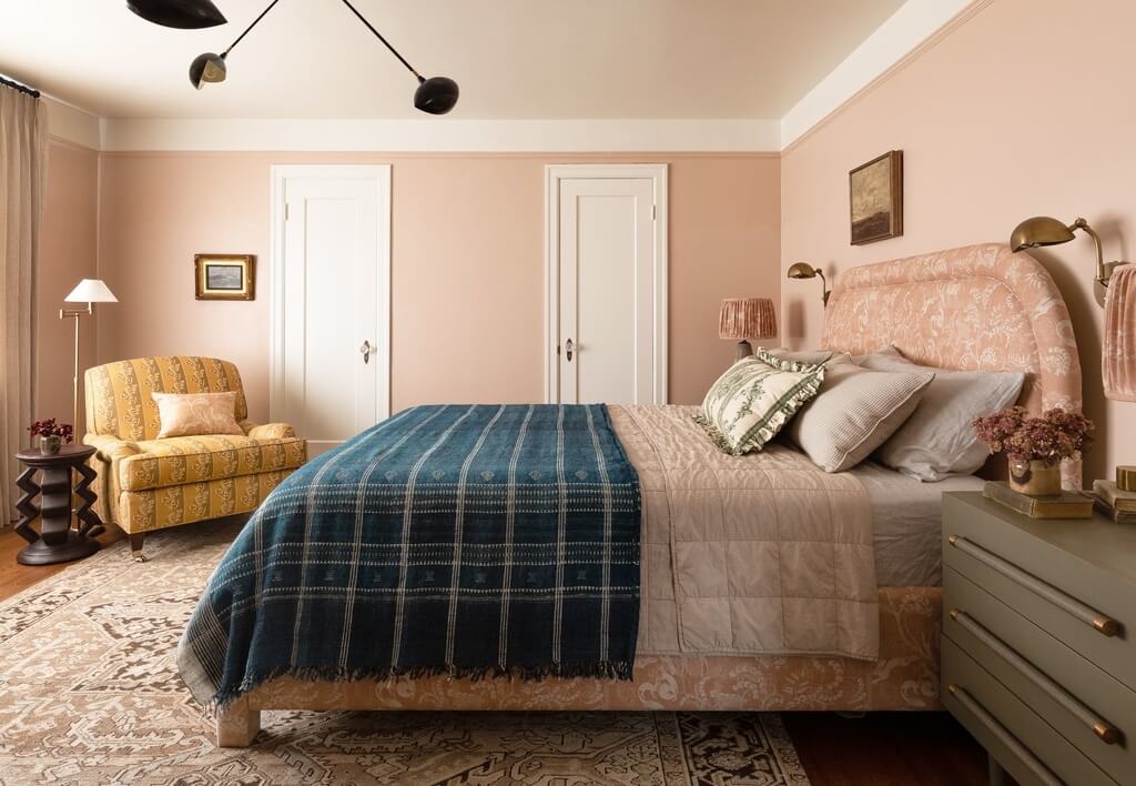 blend warm colors in master bedroom