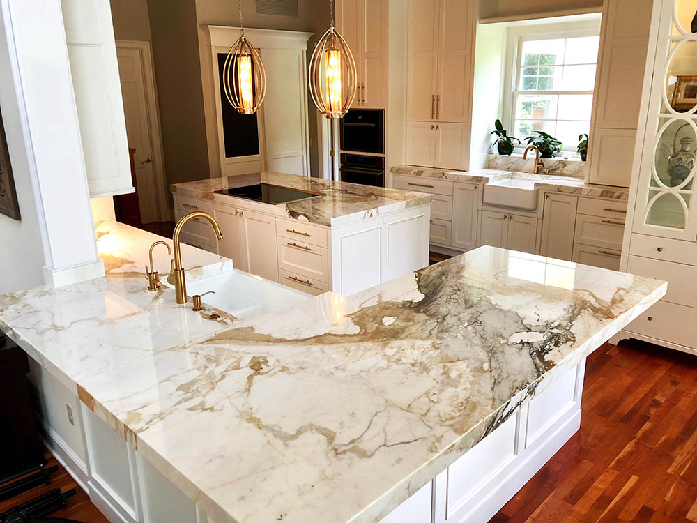 https://foyr.com/learn/wp-content/uploads/2021/03/marble-kitchen-design-2.jpg