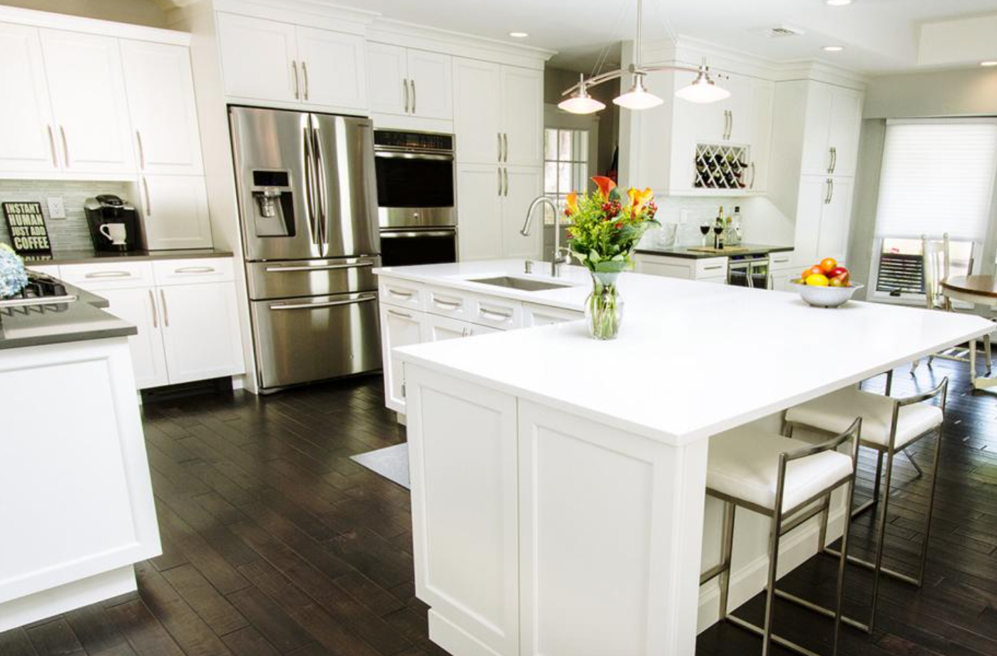 An island adds extra kitchen counter space to an L-shaped kitchen