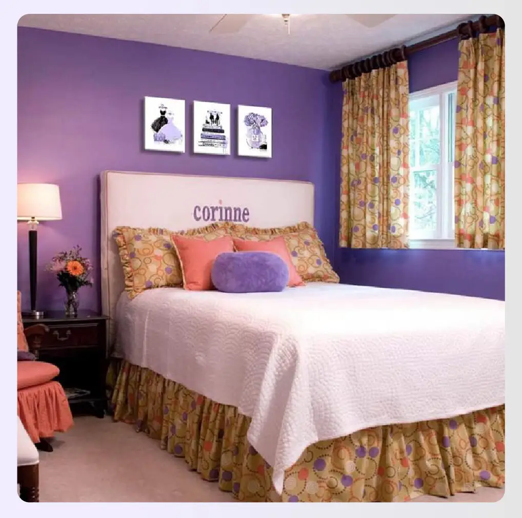 A purple bedroom with complementary color accents