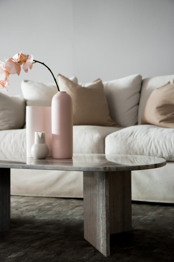 arranging accessories to avoid interior design mistakes