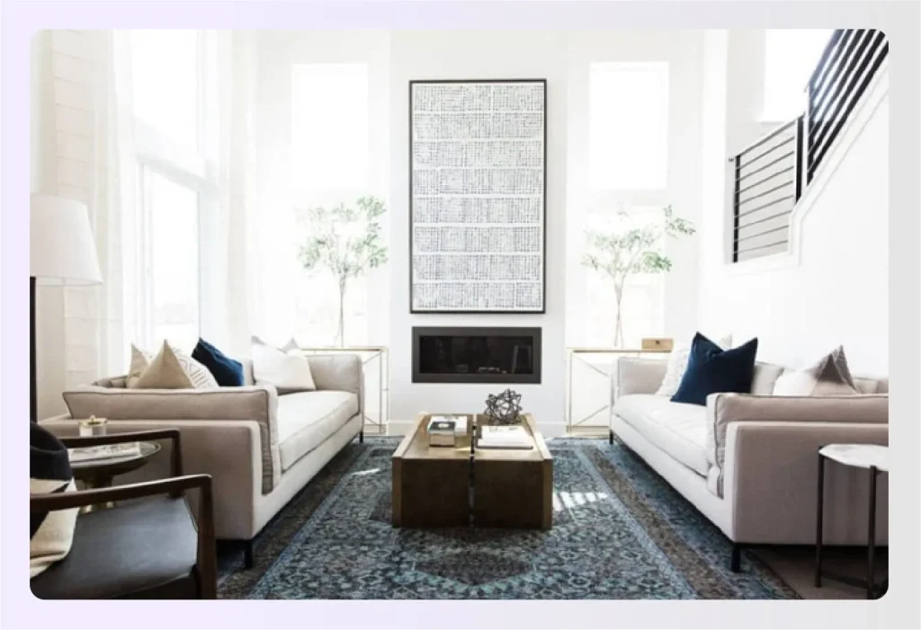 Living room with a fireplace as focal point 