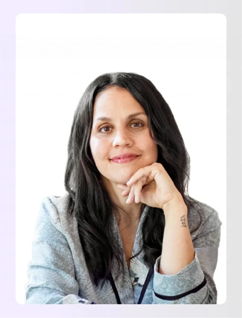 Ana Claudia smiling with hand on chinย Ana Claudia smiling with hand on chinย