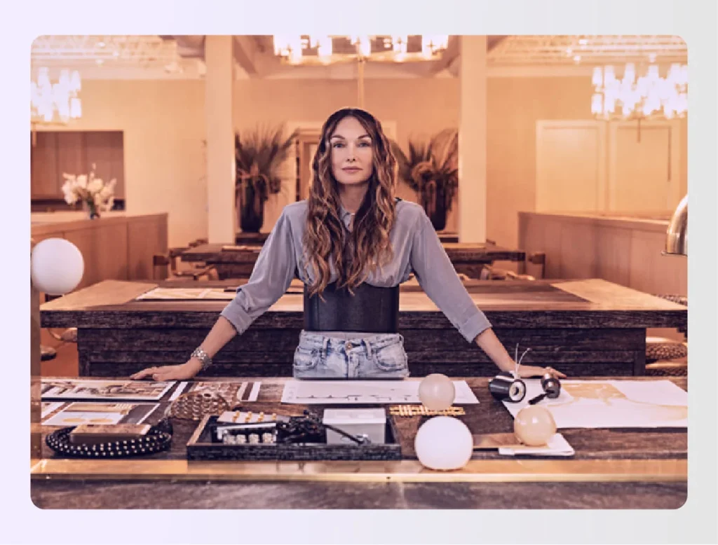 Kelly Wearstler standing in a luxurious design studioย Kelly Wearstler standing in a luxurious design studioย