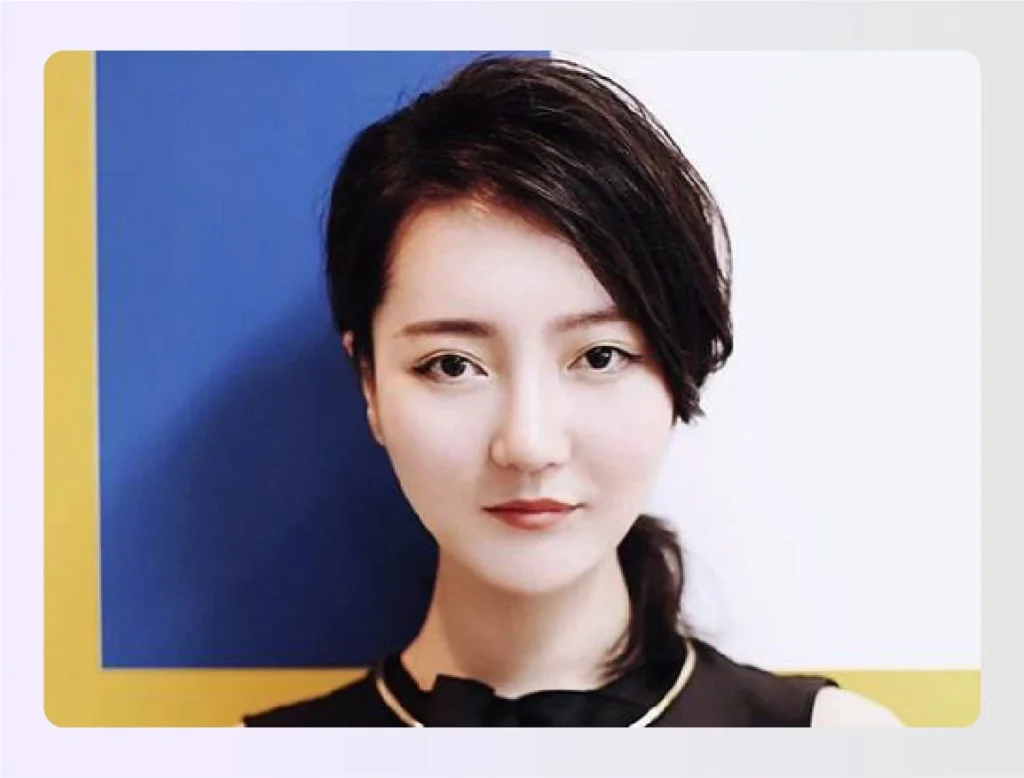 Portrait of Li Xiang against a geometric backgroundย Portrait of Li Xiang against a geometric backgroundย