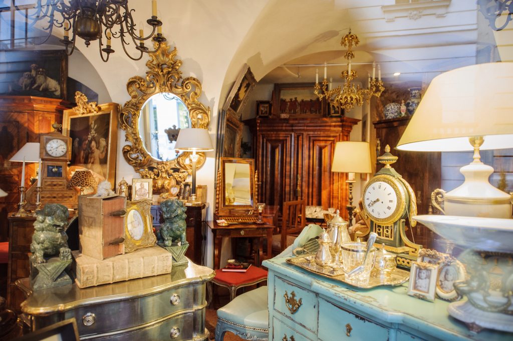 flaunt your family heirlooms - story through interior design