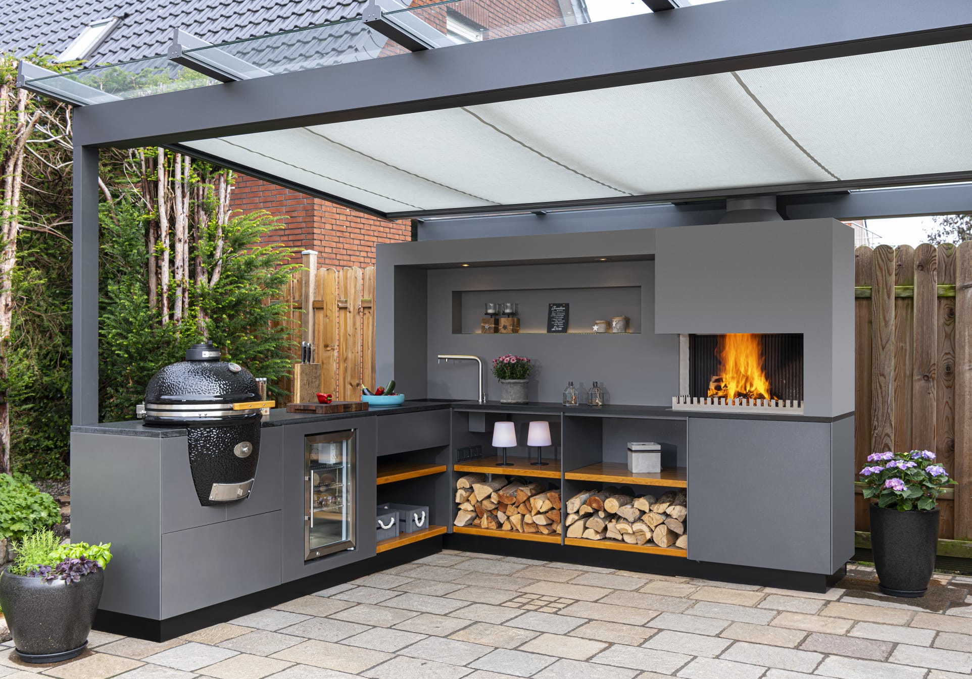 Outdoor Kitchen With Unique Decoration