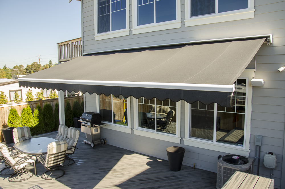 outdoor kitchen with retractable canopy