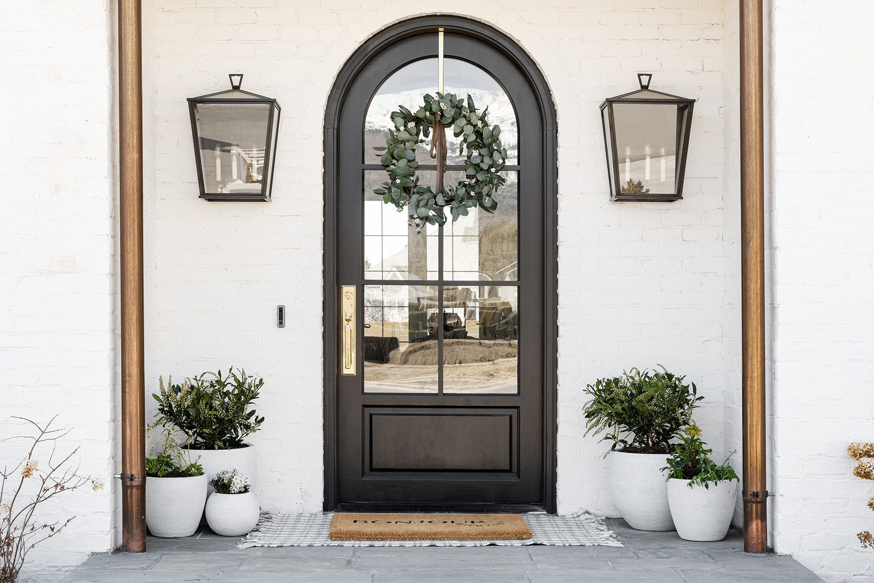 9 Modern Exterior Doors That Make Coming Home Feel Like a Red