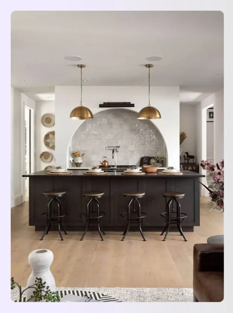 Kitchen island with an arched niche backsplash Kitchen island with an arched niche backsplash