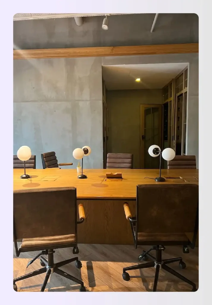 Long wooden dining table with a double lamp Long wooden dining table with a double lamp