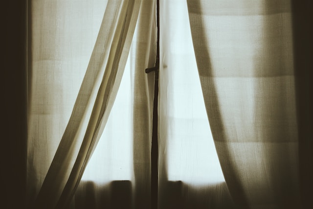 Lining curtain