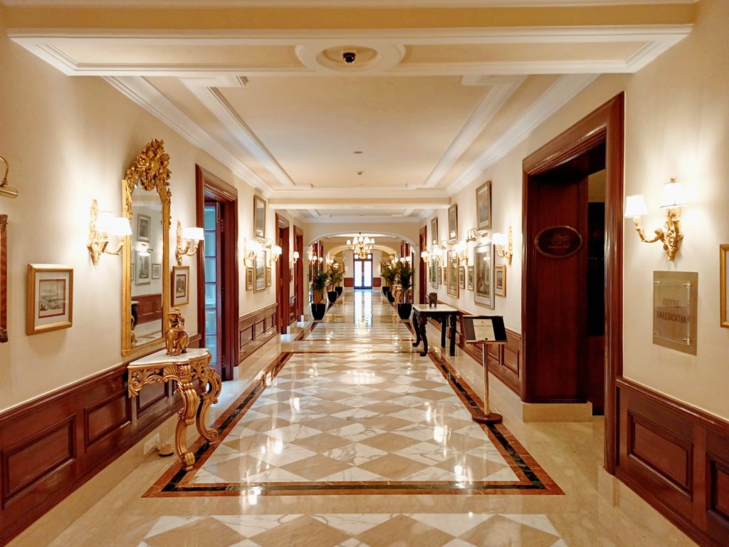 Marble-flooring-for-interiors