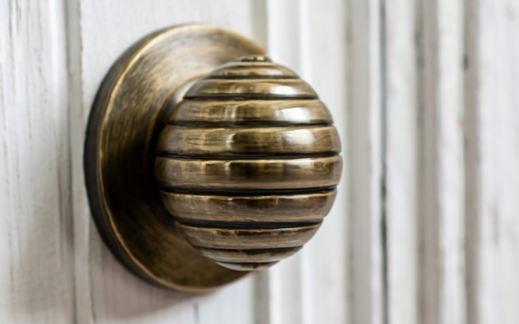 Beehive Doorknob