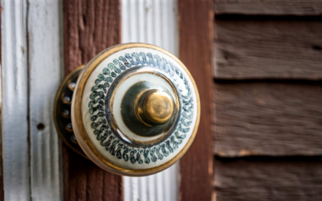 Ceramic or Porcelain Doorknob