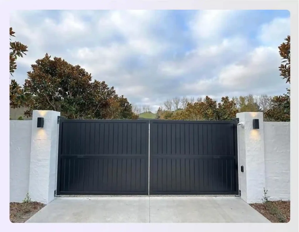 Double swing gate with automated system