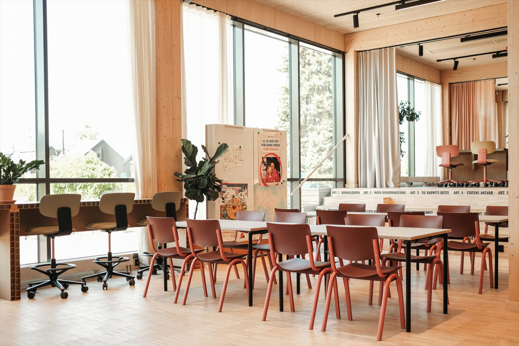 Sustainable stacking seating chairs