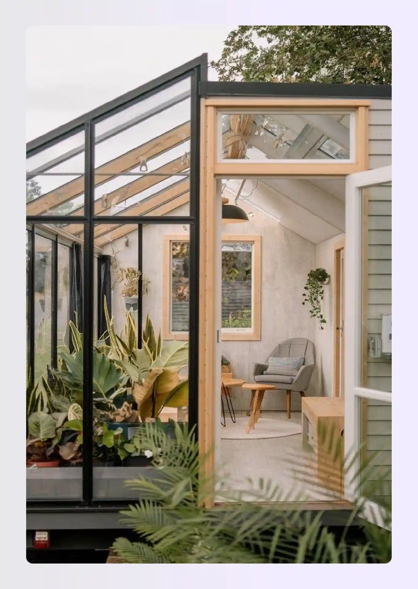 Greenhouse-integrated tiny house with an indoor growing zone Greenhouse-integrated tiny house with an indoor growing zone