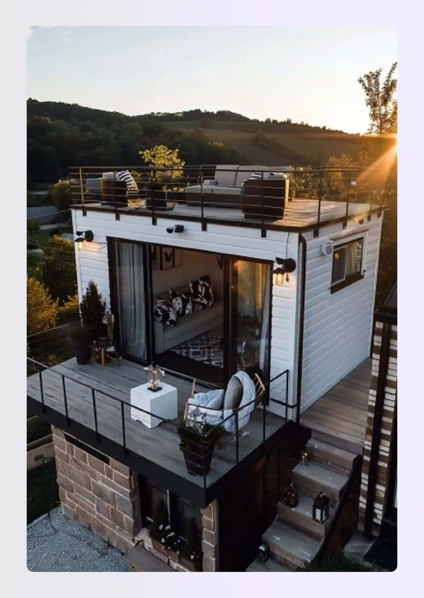 Rooftop terrace tiny home with accessible flat roof Rooftop terrace tiny home with accessible flat roof
